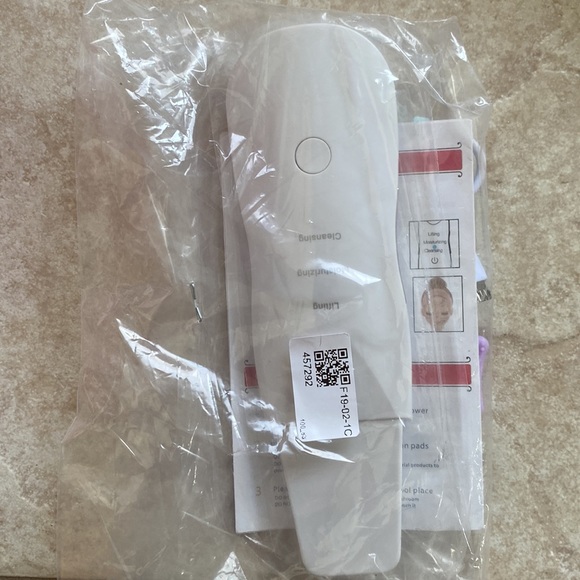 🆕ION SONIC SKIN SCRUBBER/SCRAPPER w/ USB CHARGING CABLE & 2 add. cleaning heads - Picture 8 of 8